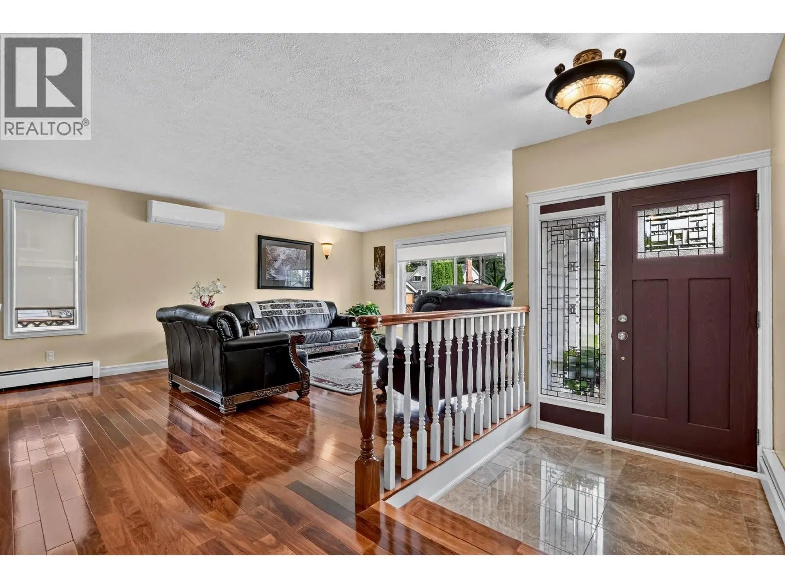 Photo 5 of 40 at 2869 RIDGEVIEW Drive