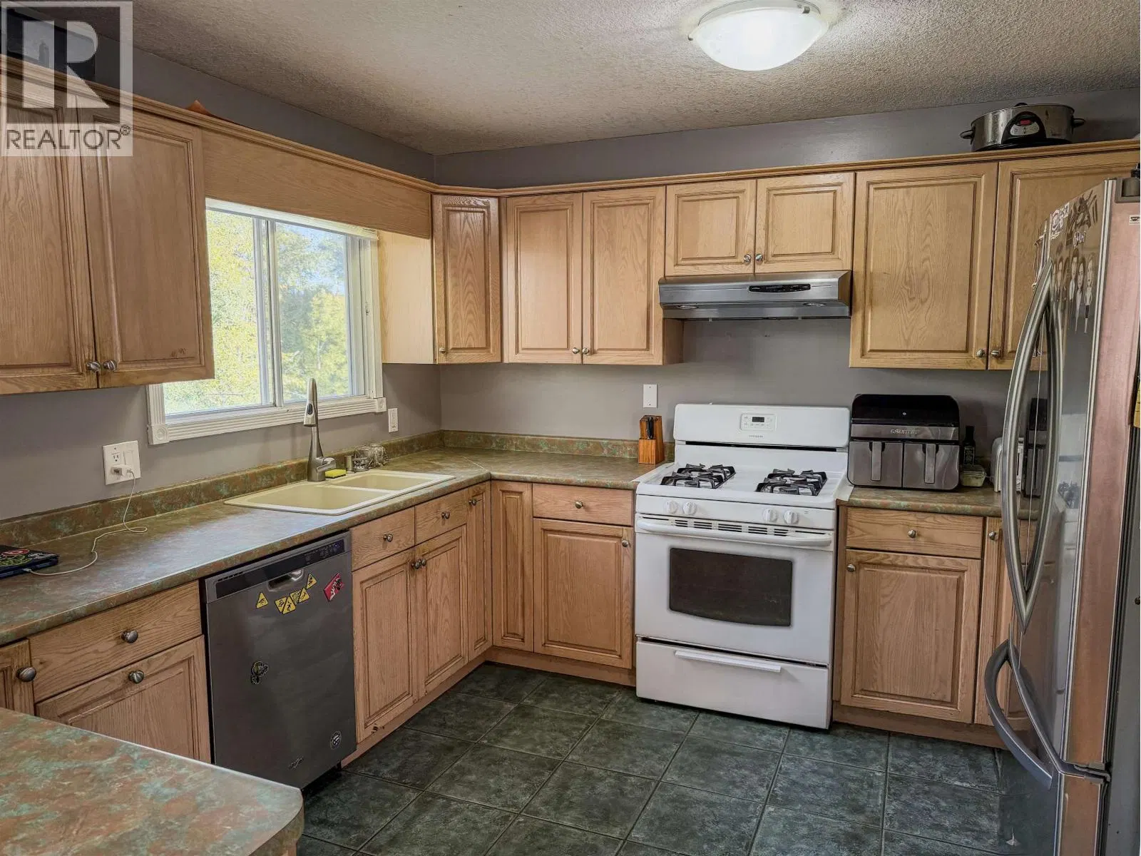 Photo 4 of 21 at 366 ALLARD Street