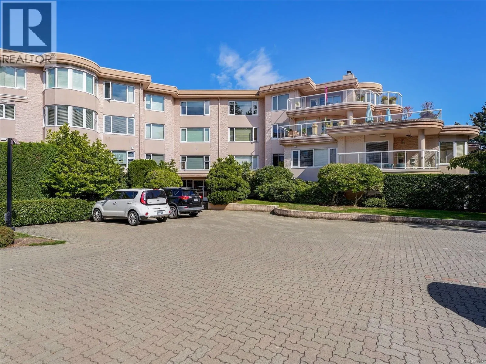 Photo 2 of 36 at #3105 – 2829 Arbutus Road