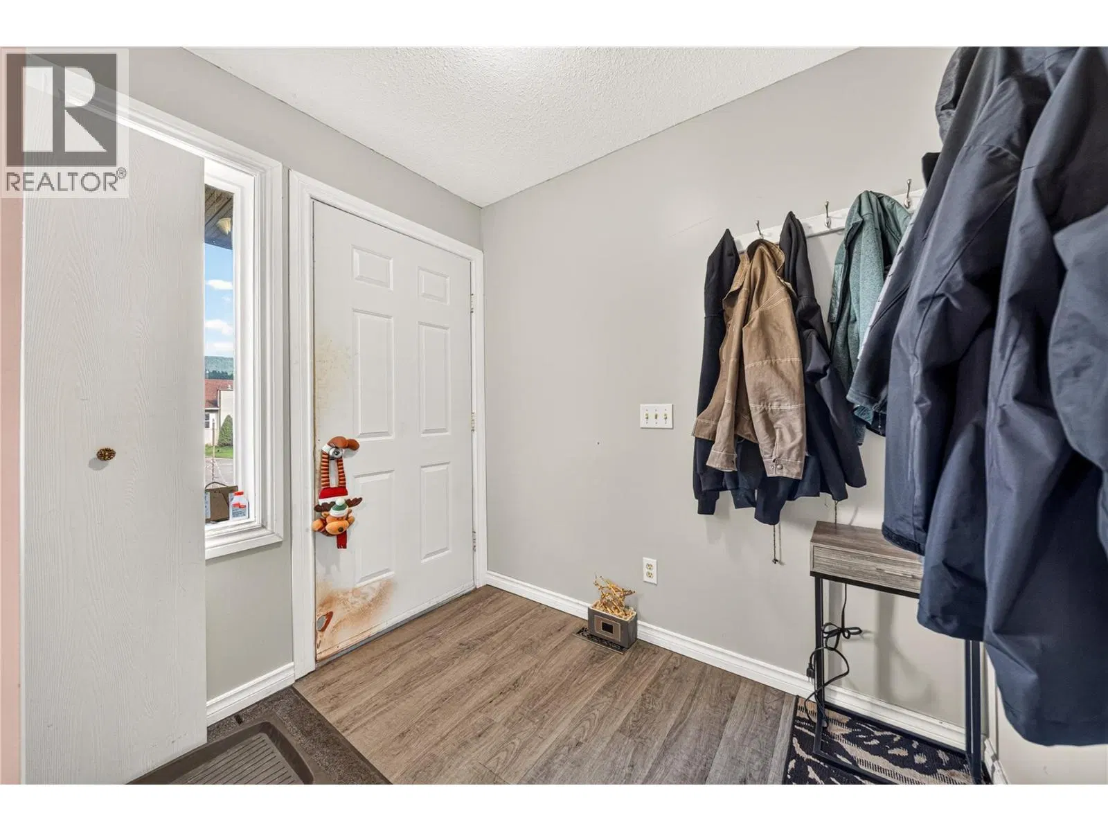 Photo 3 of 70 at 31 Cariboo Drive