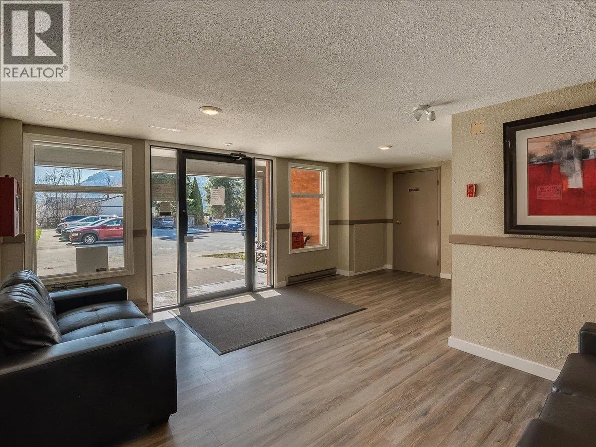 Photo 5 of 37 at #201 – 880 WORDSWORTH Avenue