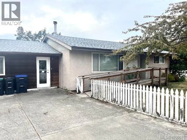 Photo 3 of 14 at 160 Moilliet Street