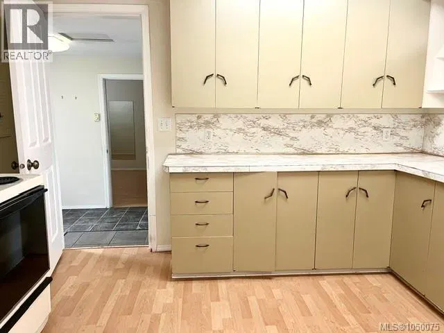 Photo 5 of 14 at 160 Moilliet Street