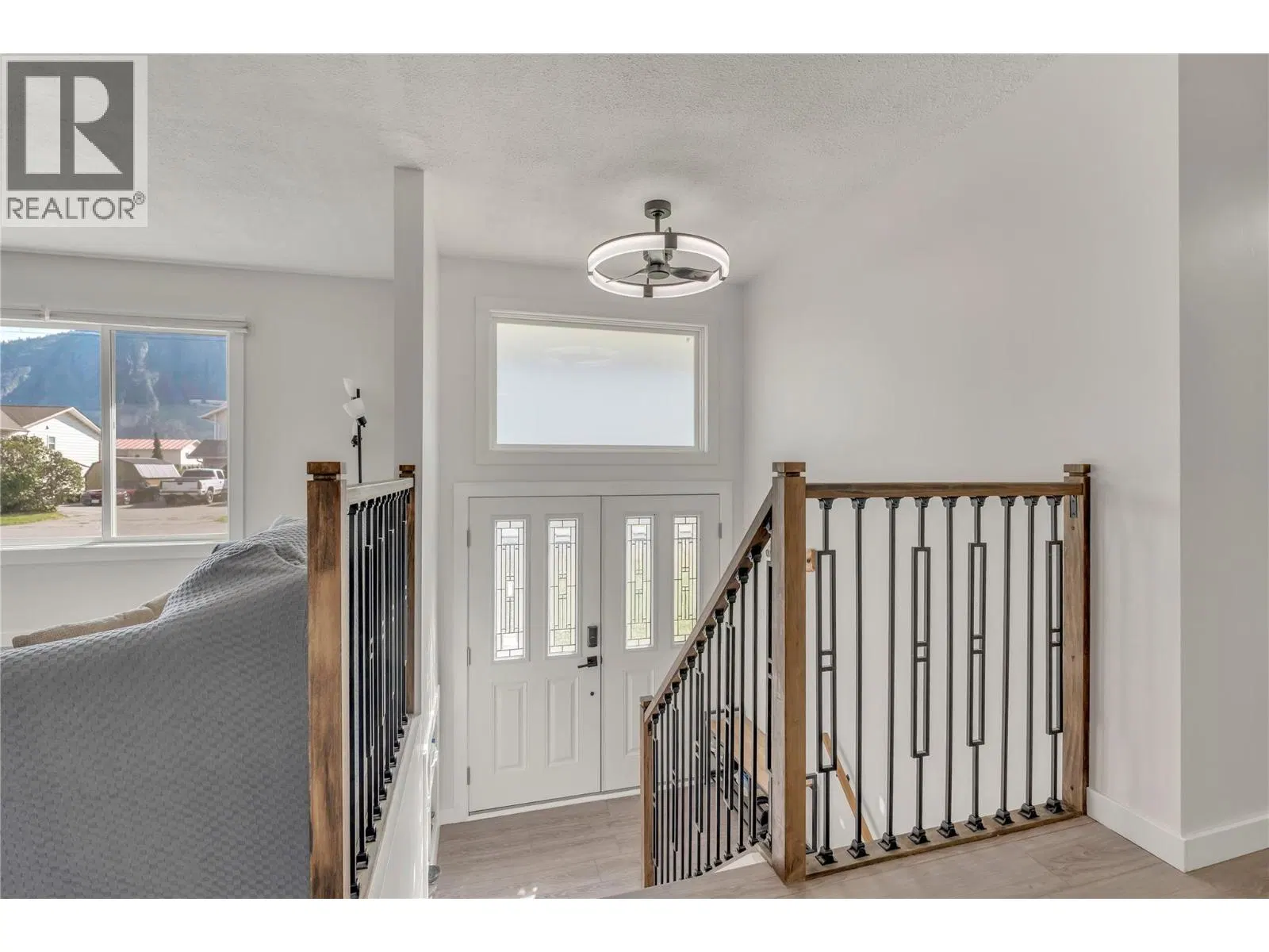 Photo 2 of 46 at 826 3rd Avenue