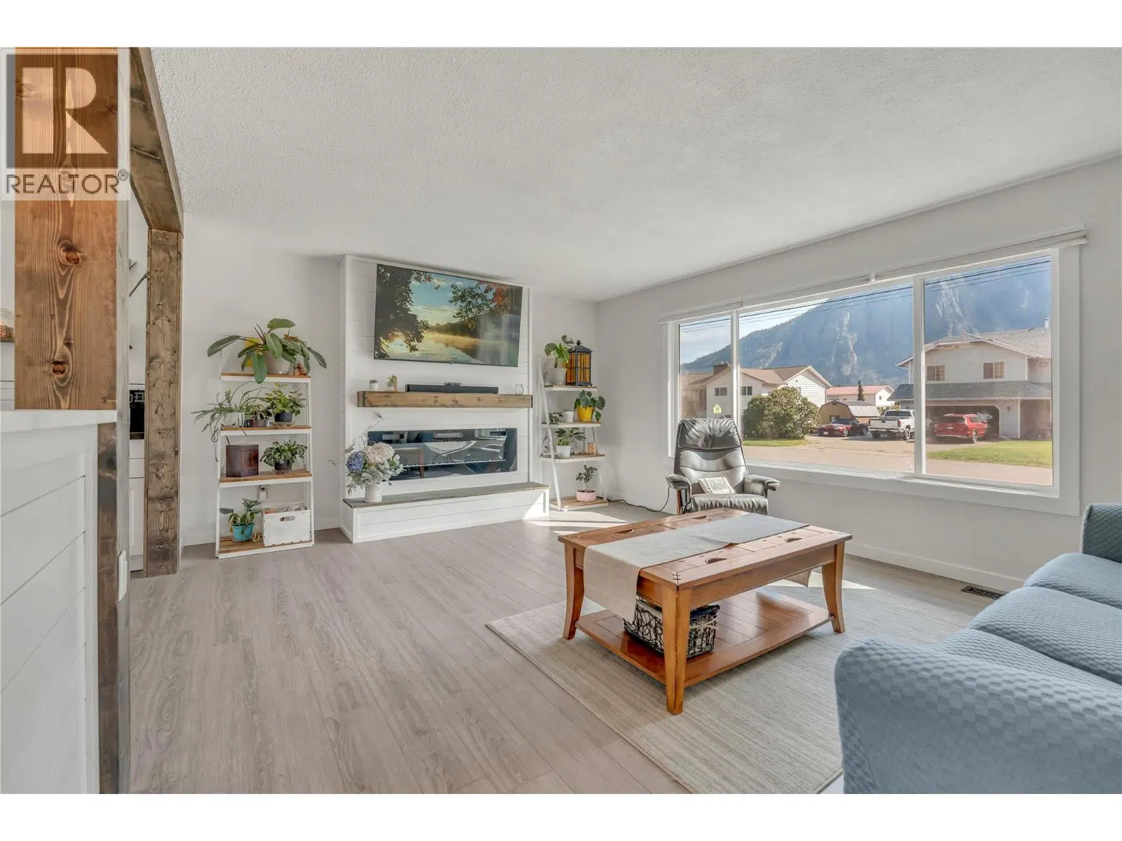 Photo 3 of 46 at 826 3rd Avenue