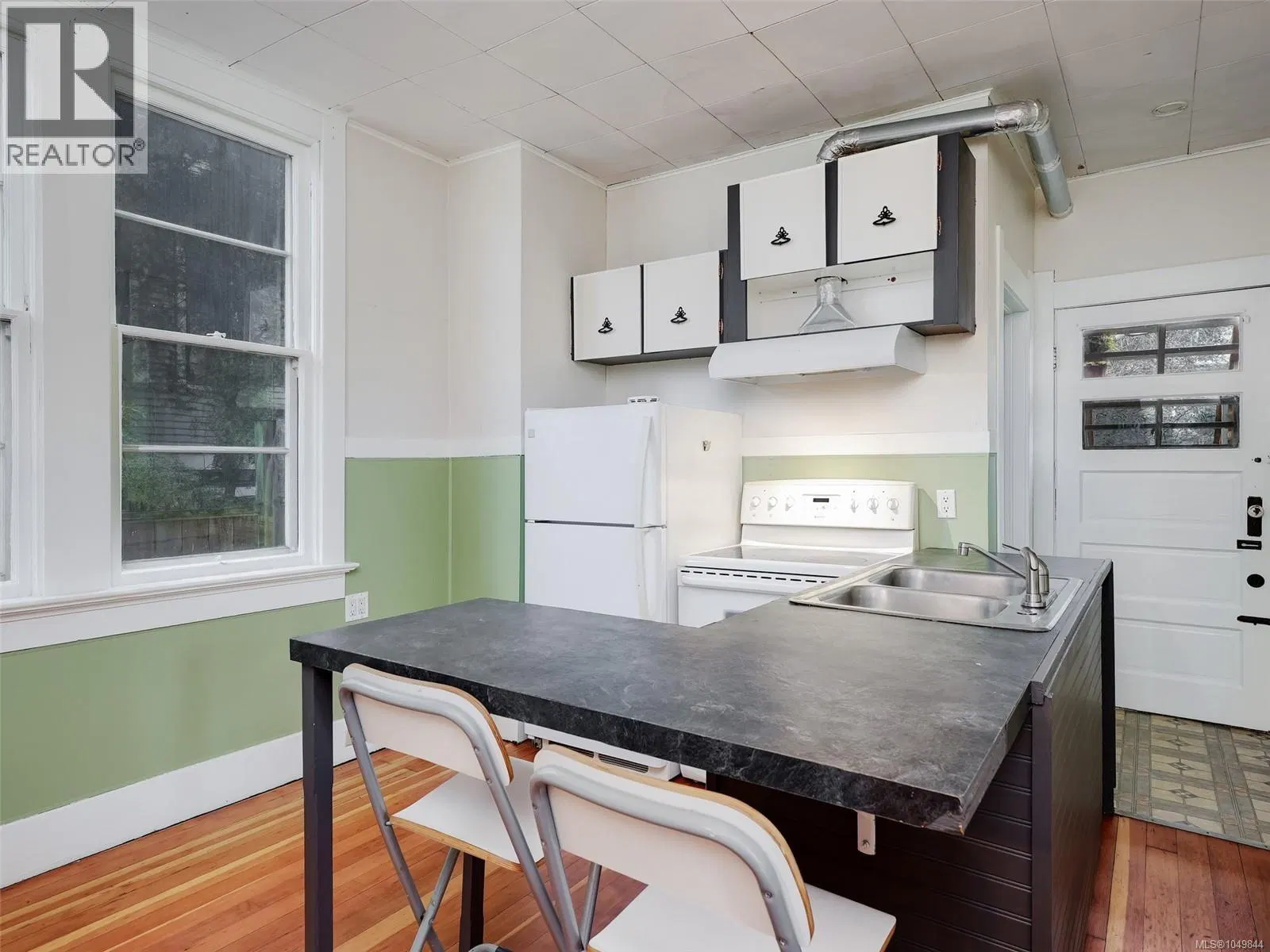 Photo 5 of 40 at 1029 Queens Avenue