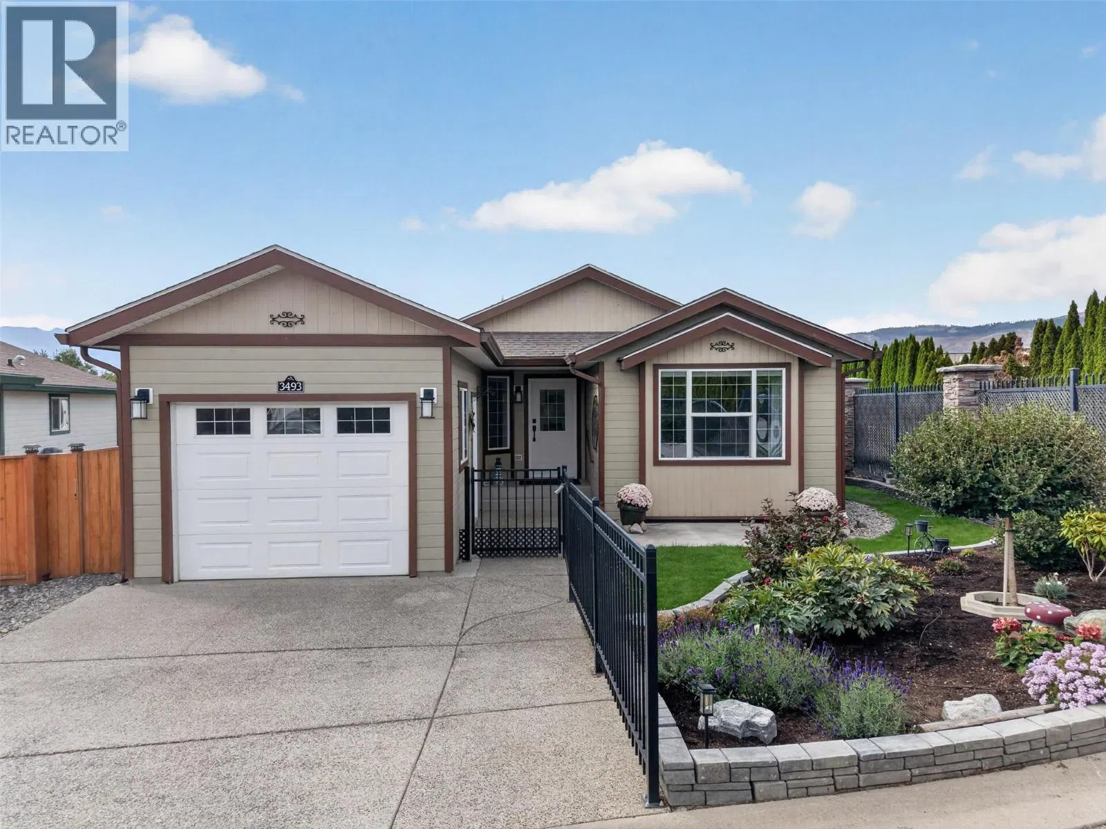 Photo 1 of 42 at 3493 Oak Crescent