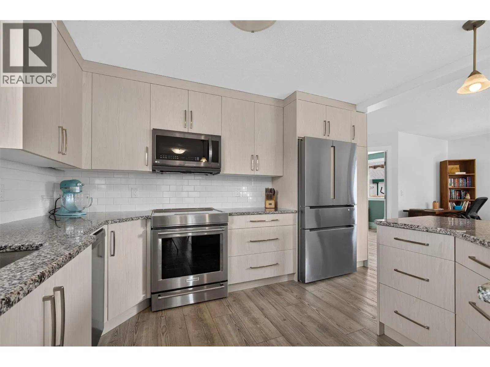 Photo 5 of 42 at 3493 Oak Crescent