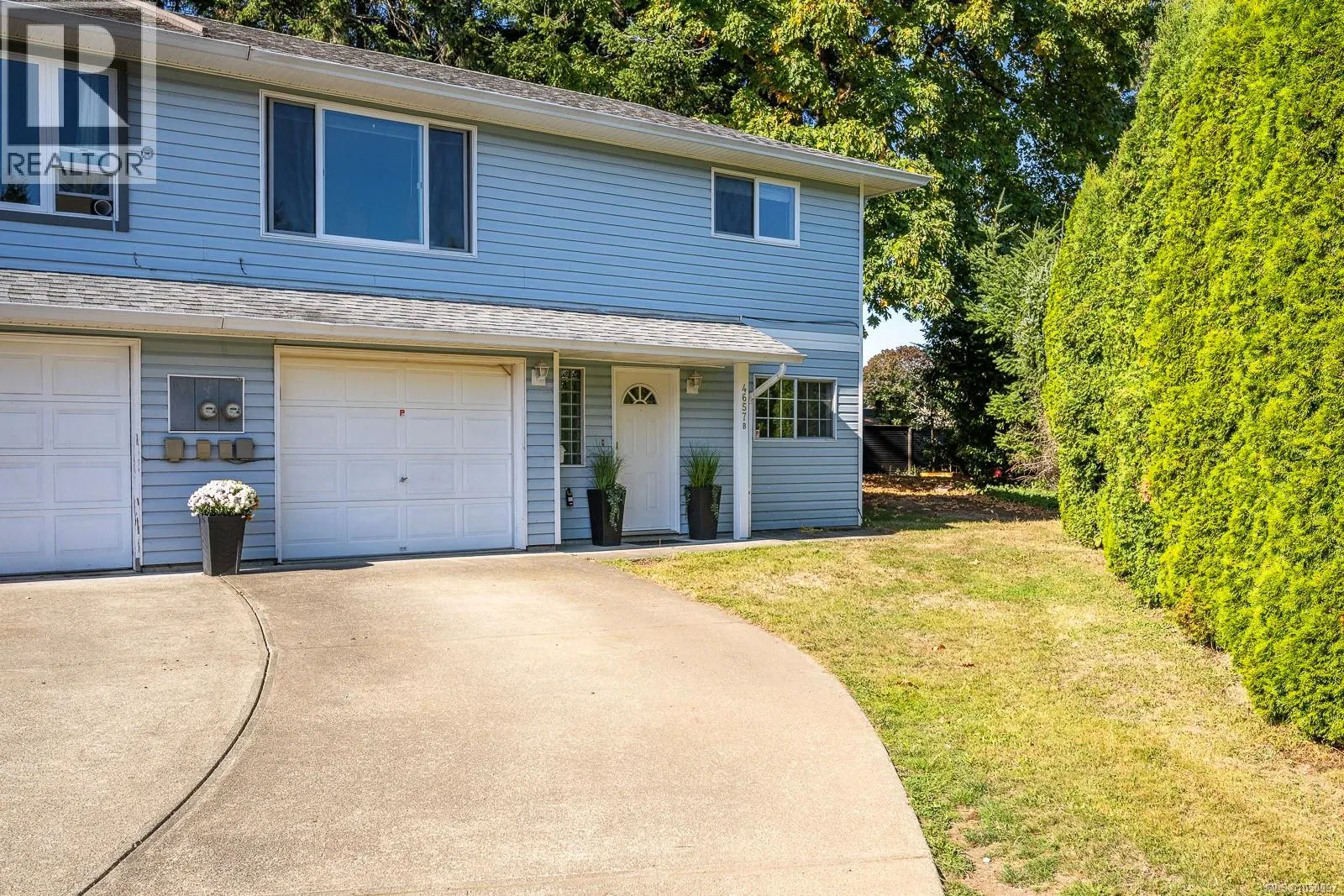Photo 2 of 36 at B – 4657 Valecourt Crescent