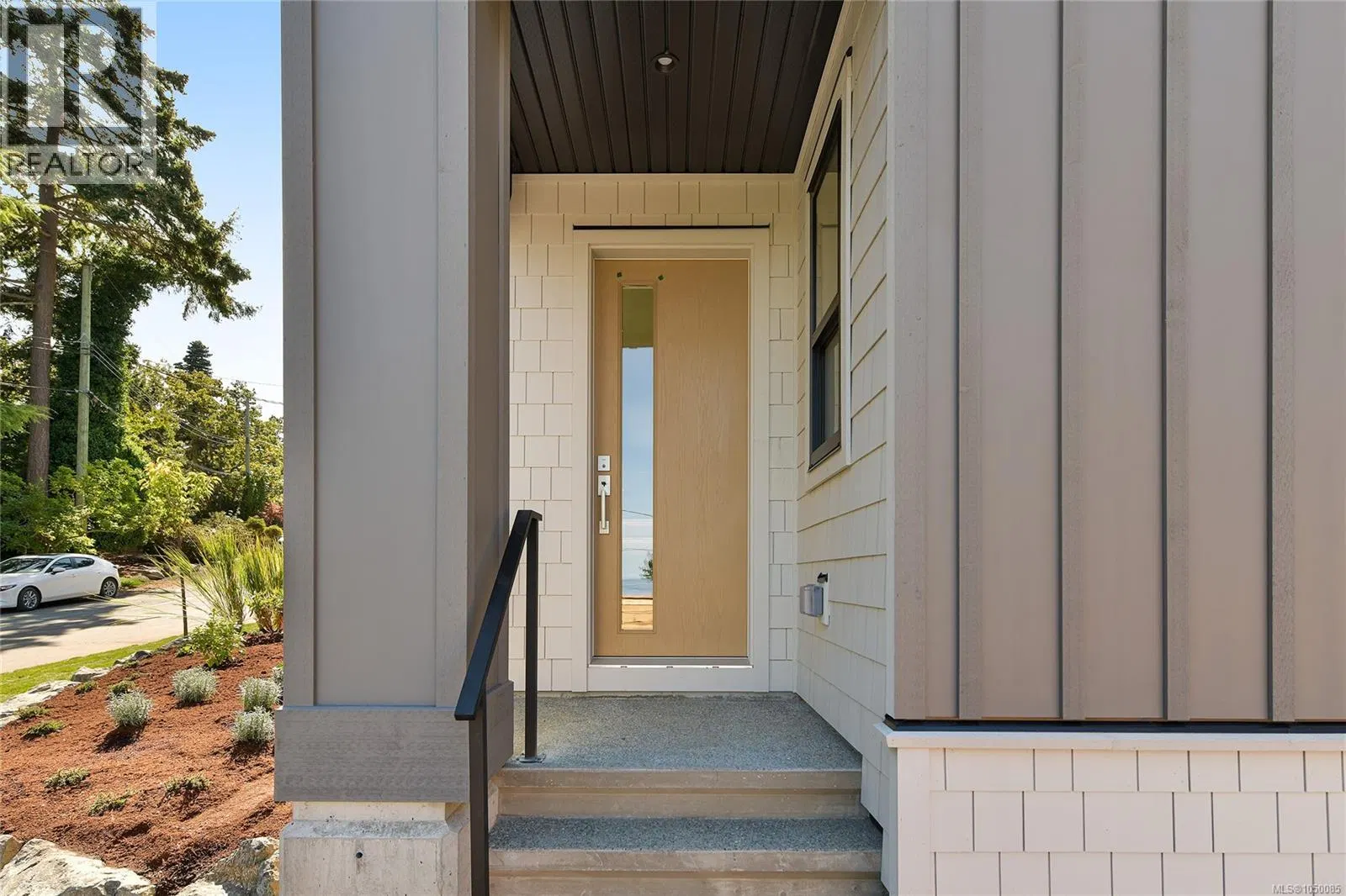 Photo 3 of 27 at #1 – 4430 Shore Way