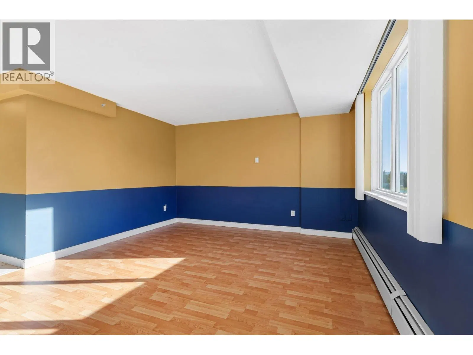 Photo 4 of 15 at #704 – 1501 QUEENSWAY