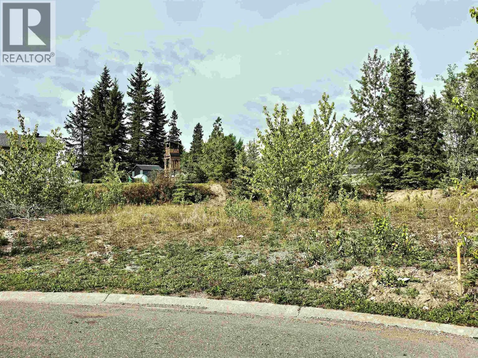Photo 2 of 13 at 625 CASIMIR Avenue
