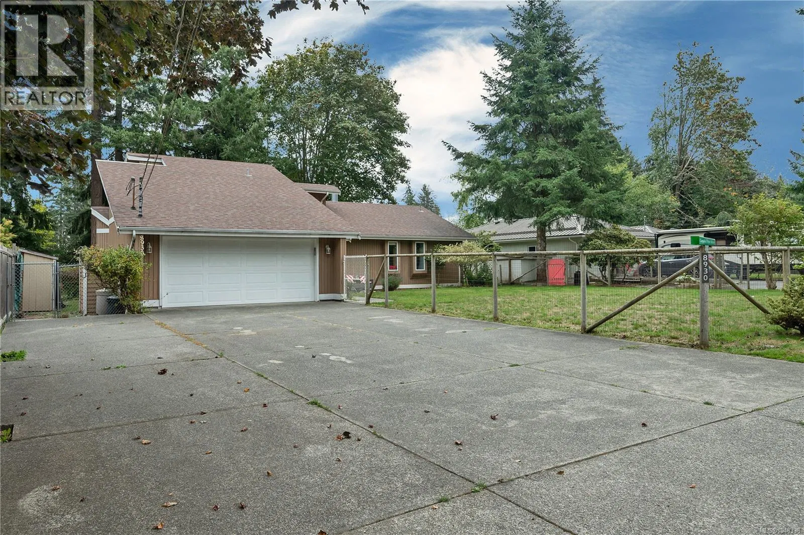 Photo 3 of 46 at 8930 McLarey Avenue