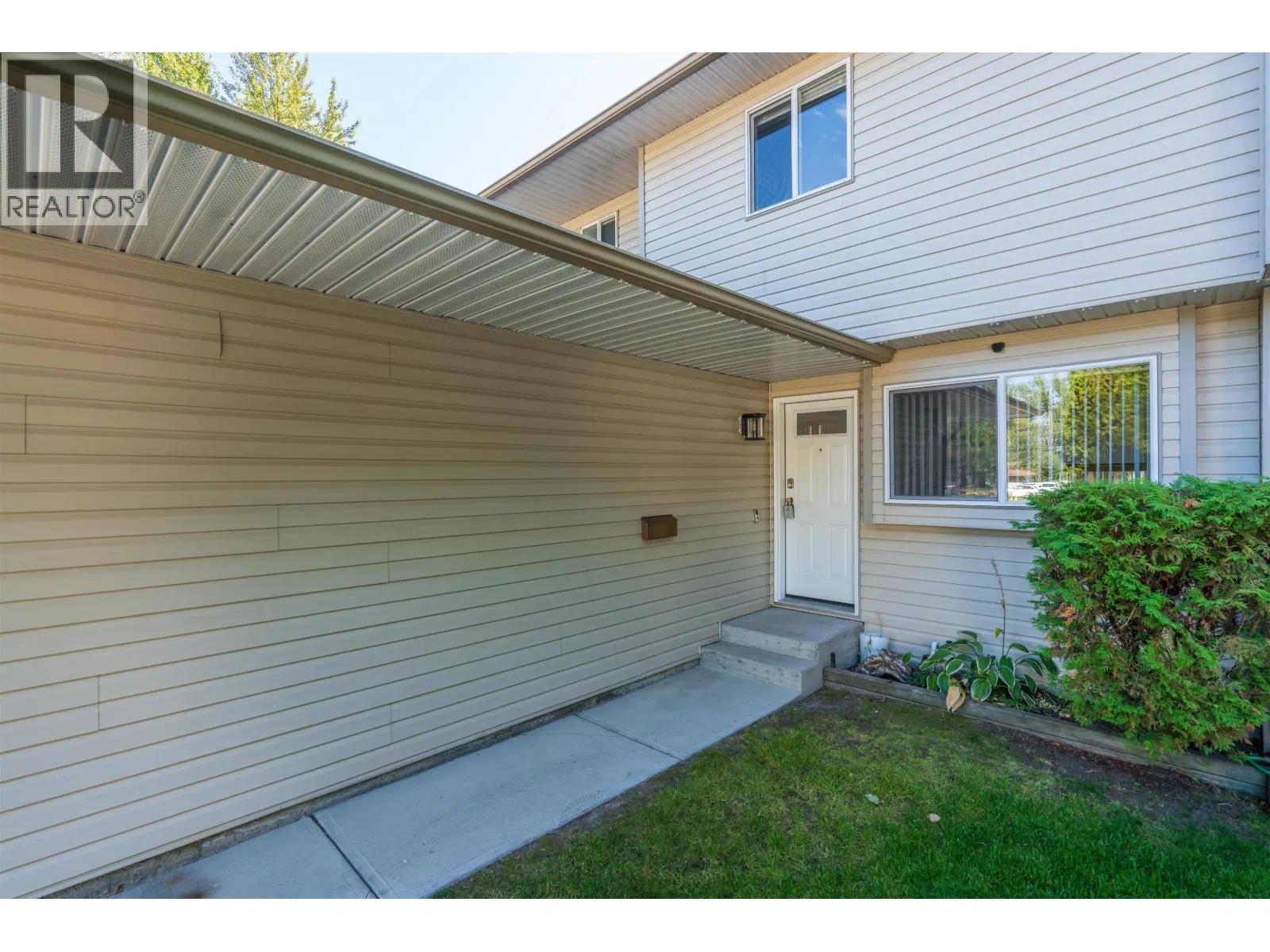 Photo 5 of 36 at #114 – 3885 RICHET Street
