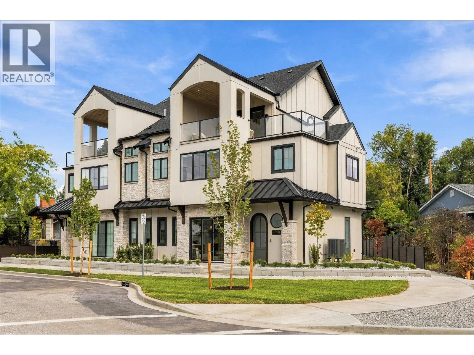 Photo 2 of 45 at #3 – 2435 Taylor Crescent