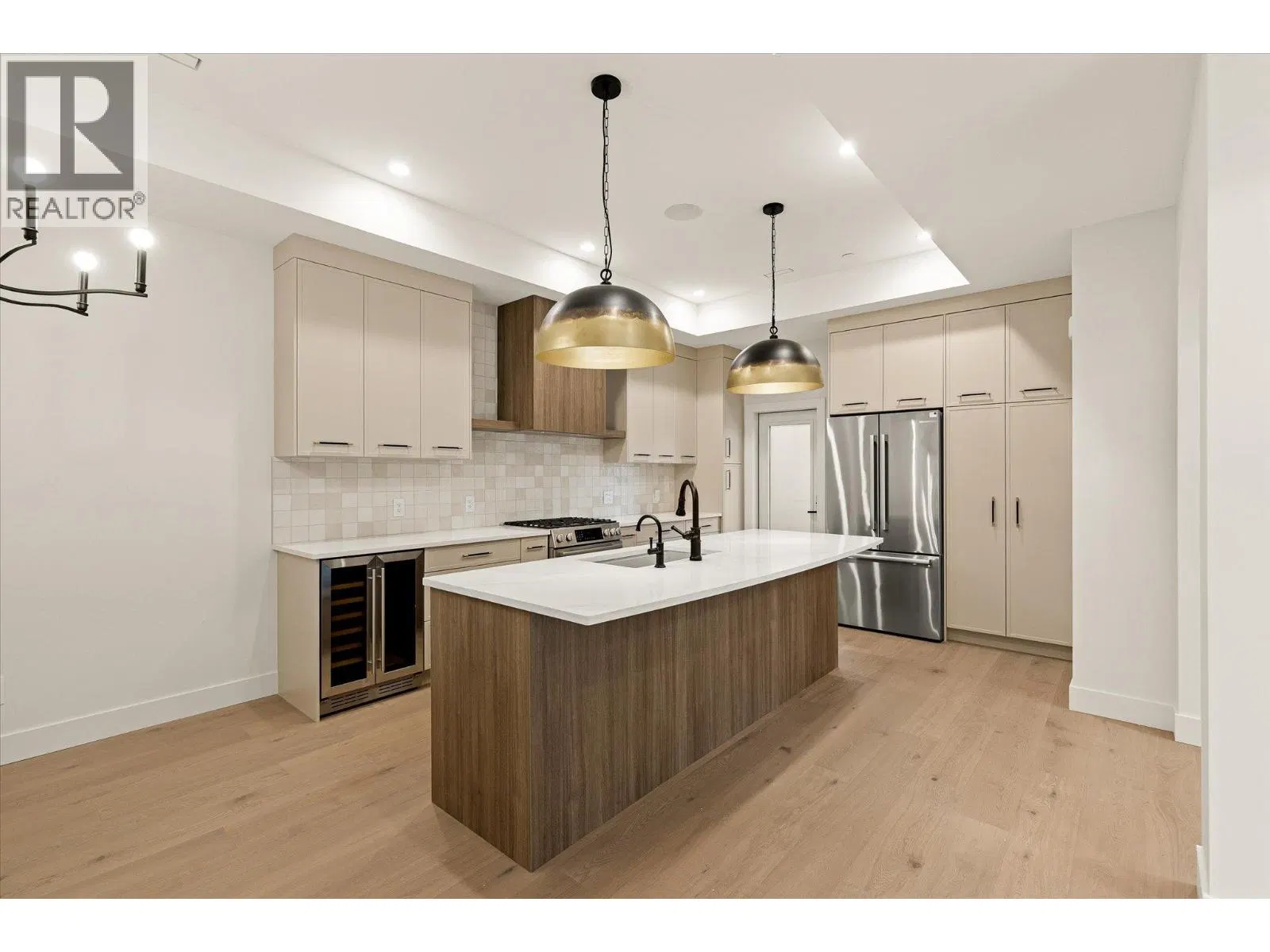 Photo 5 of 45 at #3 – 2435 Taylor Crescent