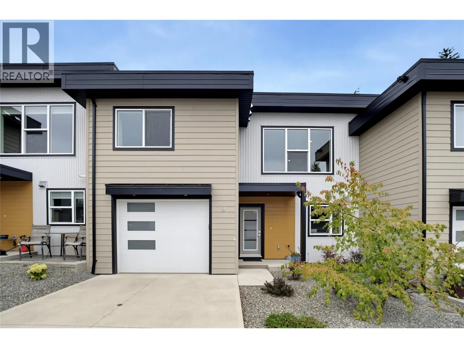 Photo 2 of 50 at #9 – 2810 15 Avenue