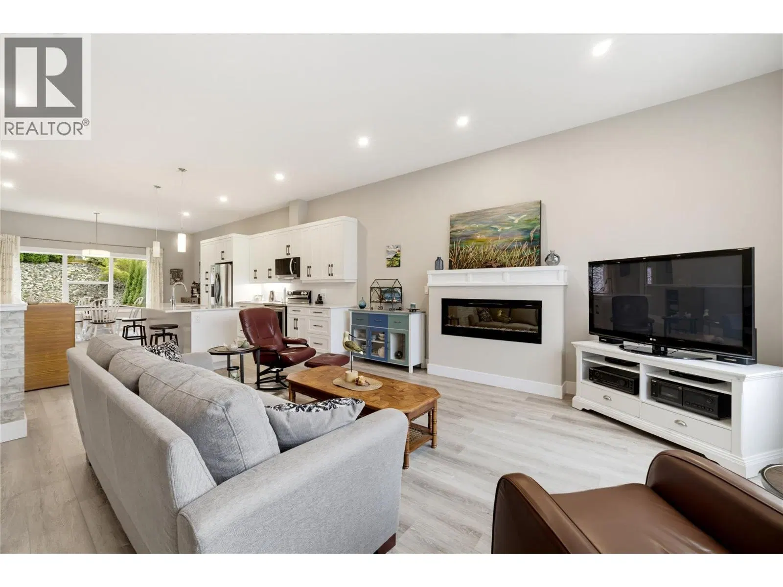 Photo 3 of 50 at #9 – 2810 15 Avenue