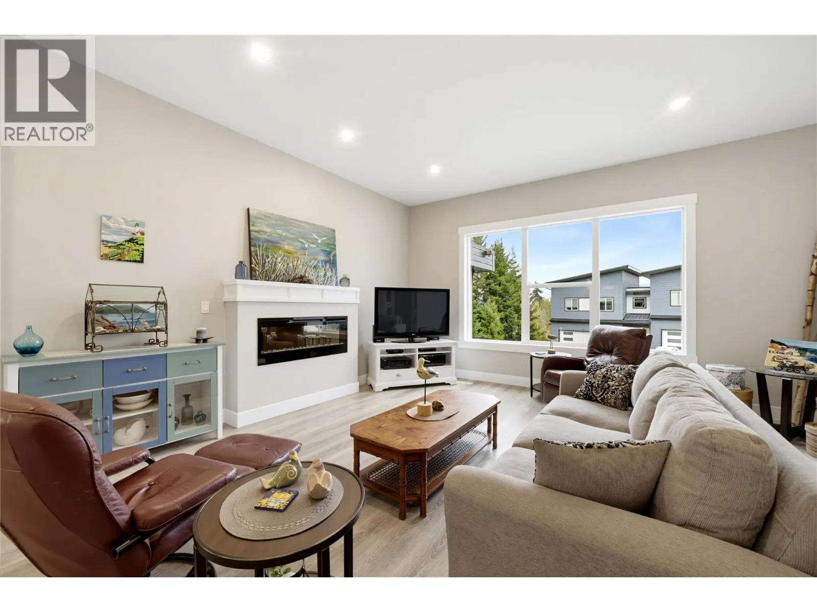Photo 4 of 50 at #9 – 2810 15 Avenue