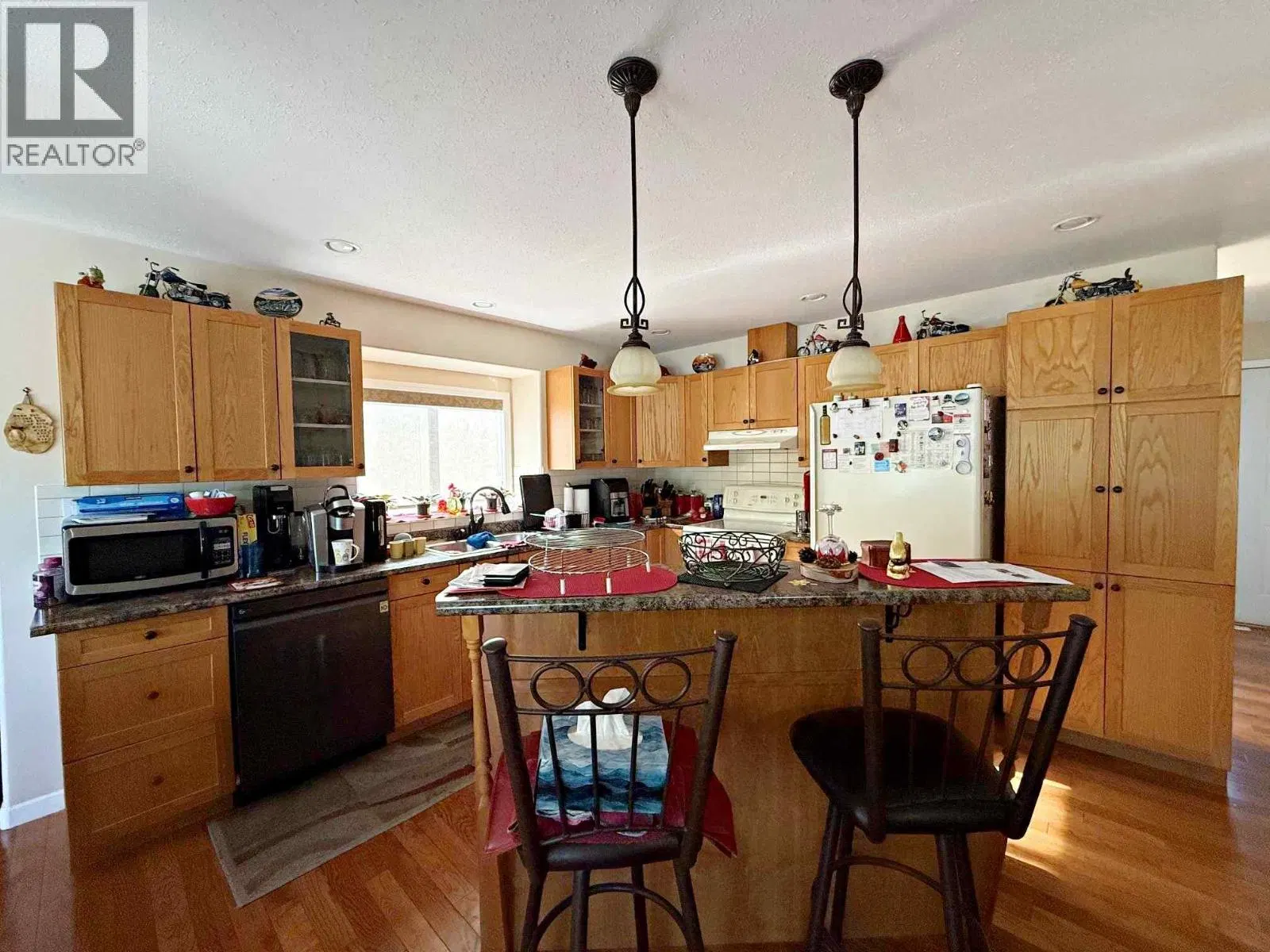 Photo 5 of 19 at 340 Robson Place