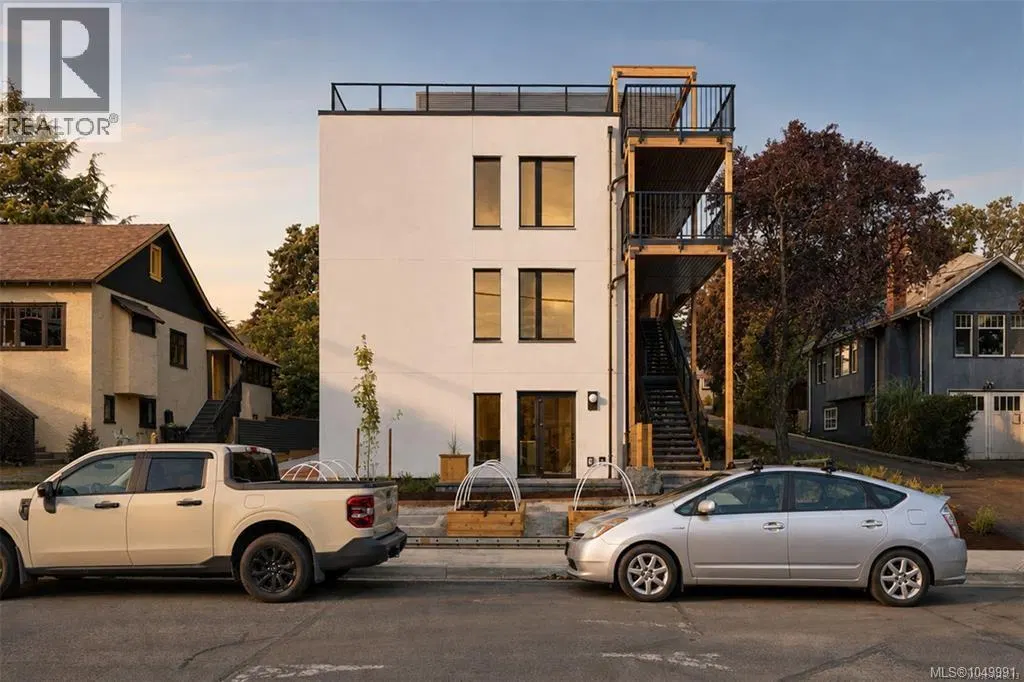 Photo 1 of 17 at #2 – 958 Wollaston Street