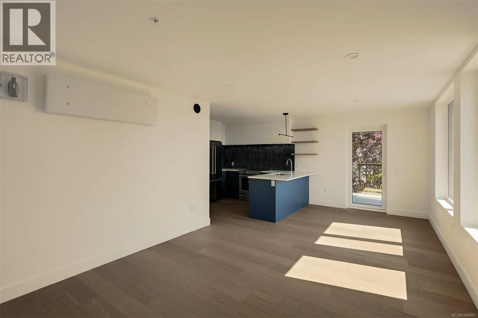 Photo 4 of 17 at #2 – 958 Wollaston Street
