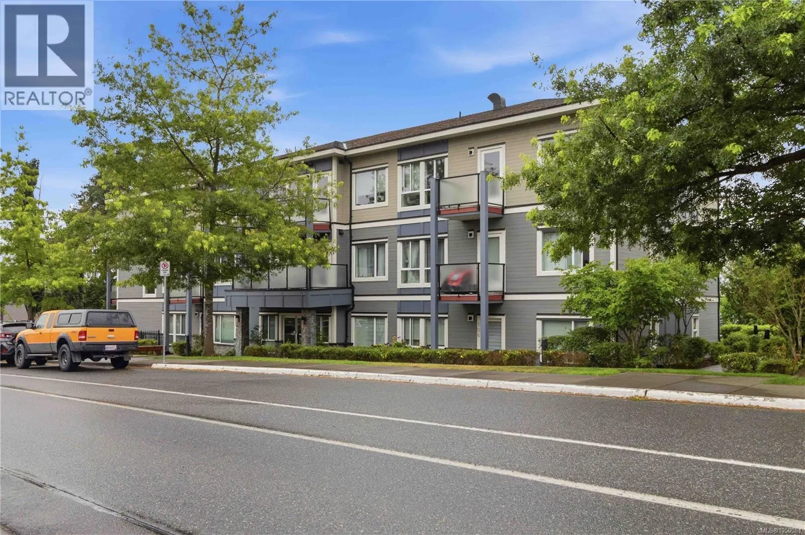 Photo 4 of 41 at #203 – 4050 Douglas Street