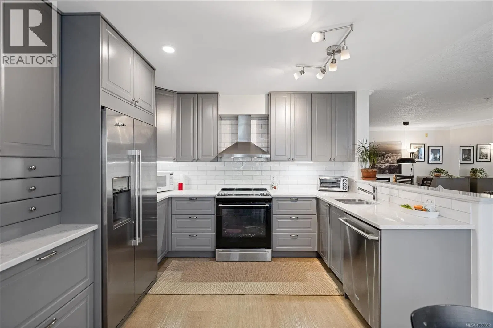 Photo 2 of 36 at #21 – 405 Quebec Street
