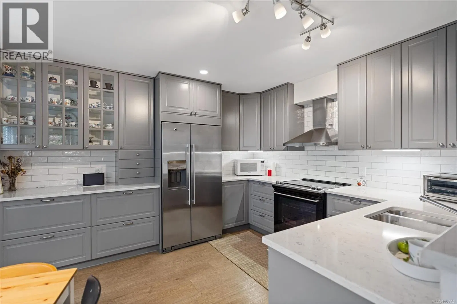Photo 4 of 36 at #21 – 405 Quebec Street