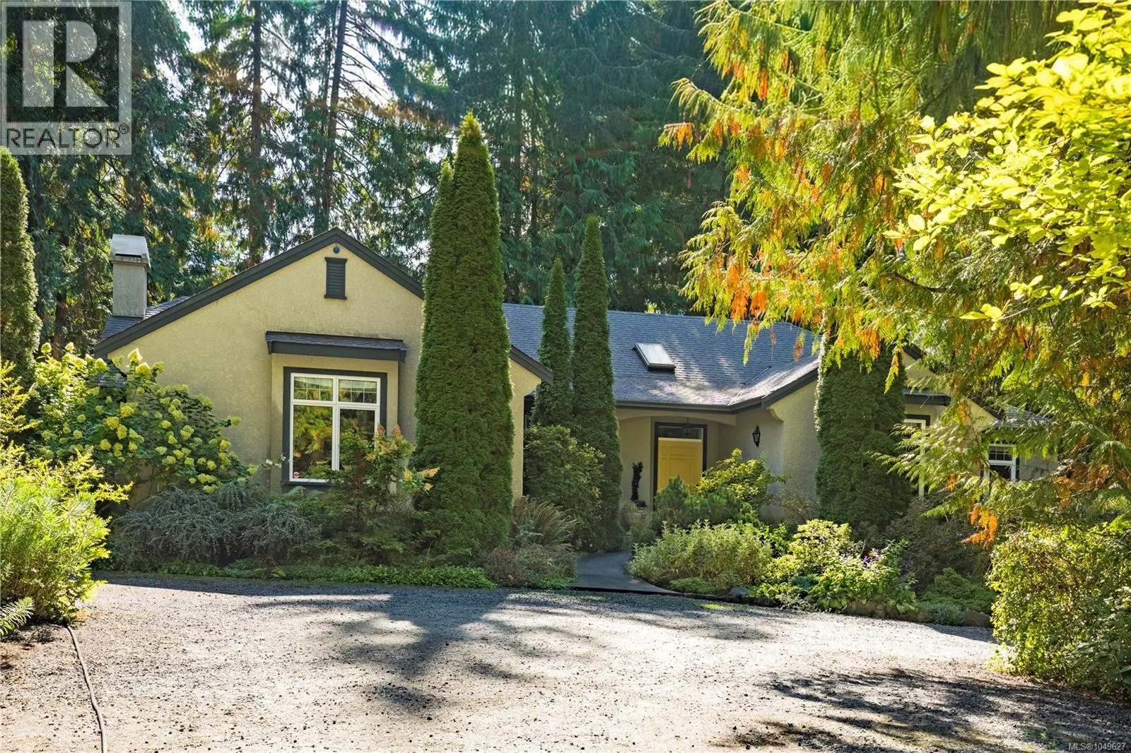 Photo 4 of 68 at 671 Dalkeith Avenue