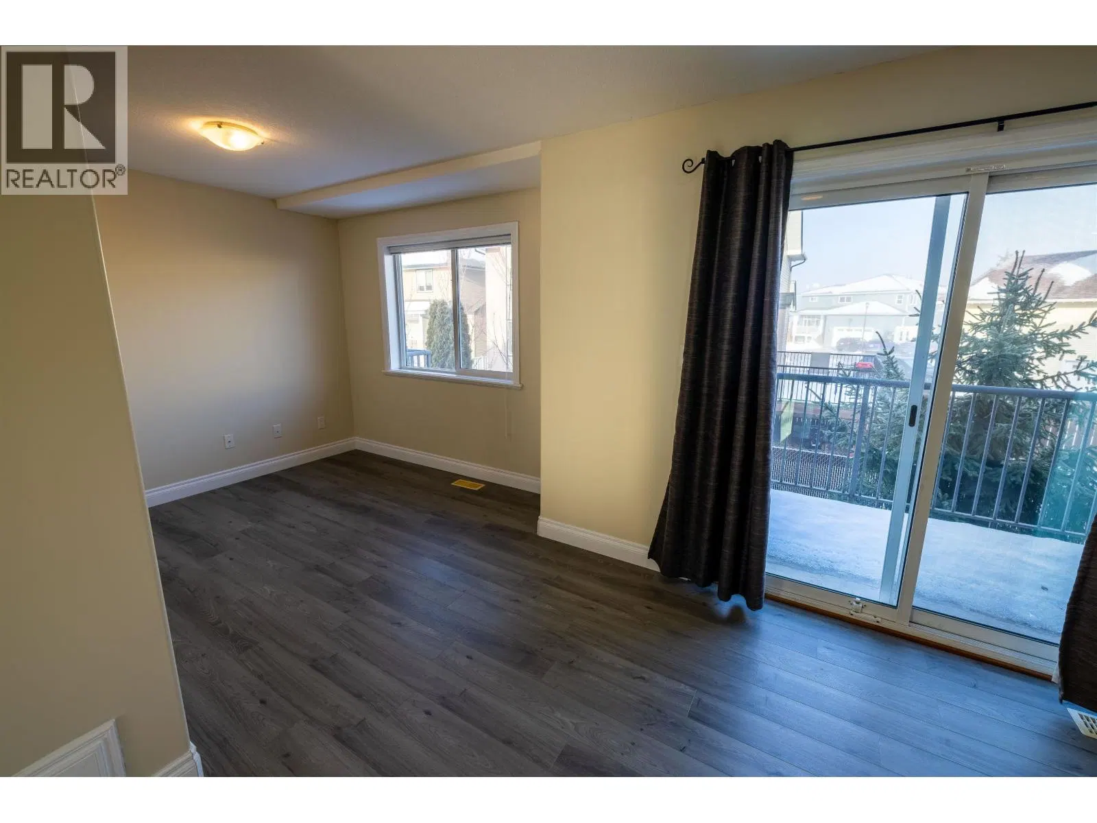 Photo 5 of 29 at #114 – 4404 5TH Avenue