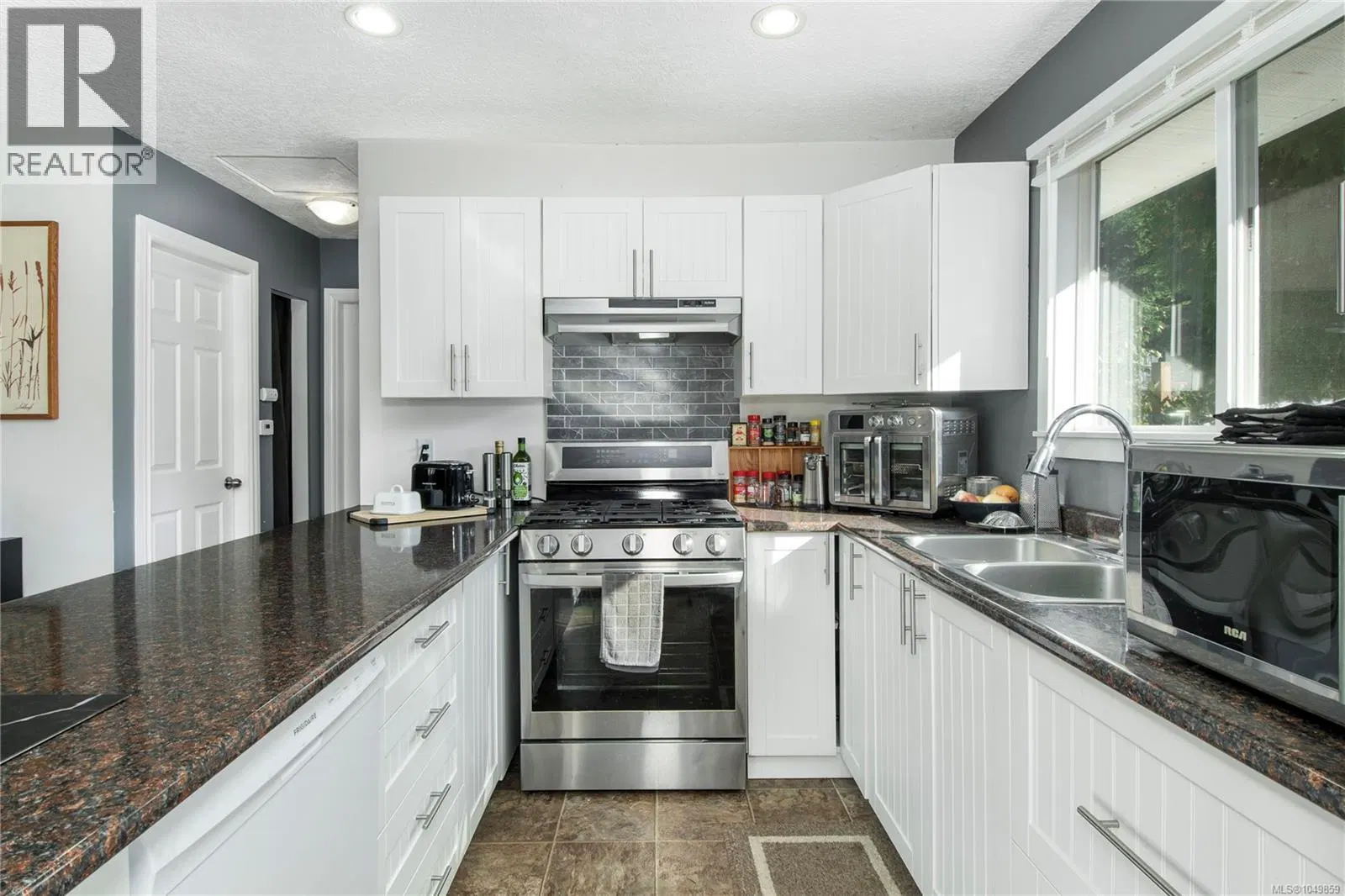 Photo 4 of 36 at 1890 15th Avenue
