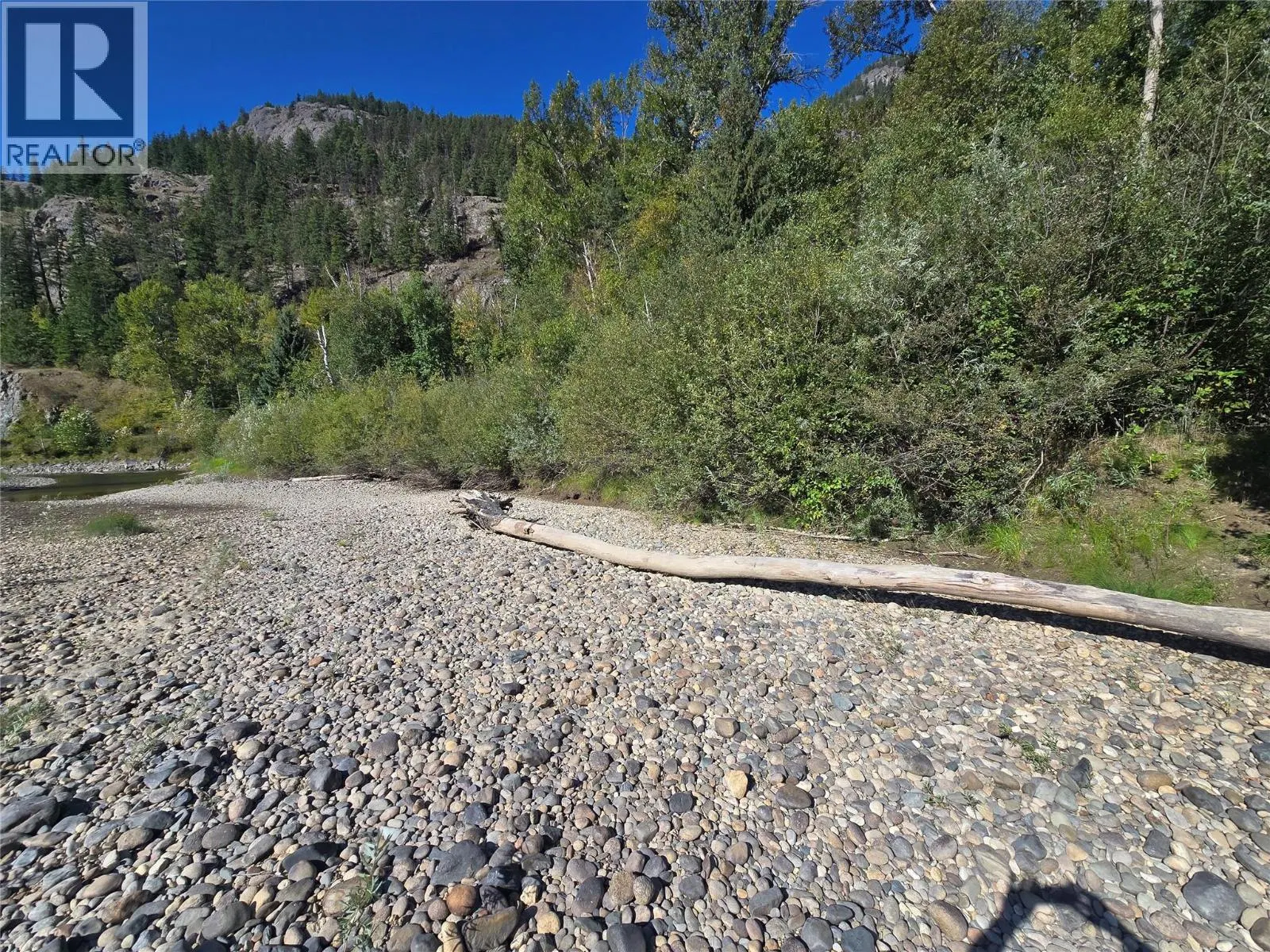 Photo 3 of 24 at 4504 YELLOWHEAD Highway