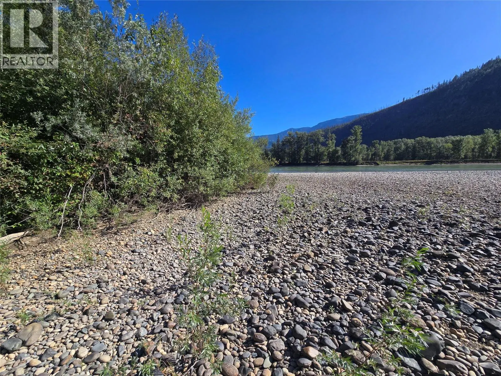 Photo 4 of 24 at 4504 YELLOWHEAD Highway