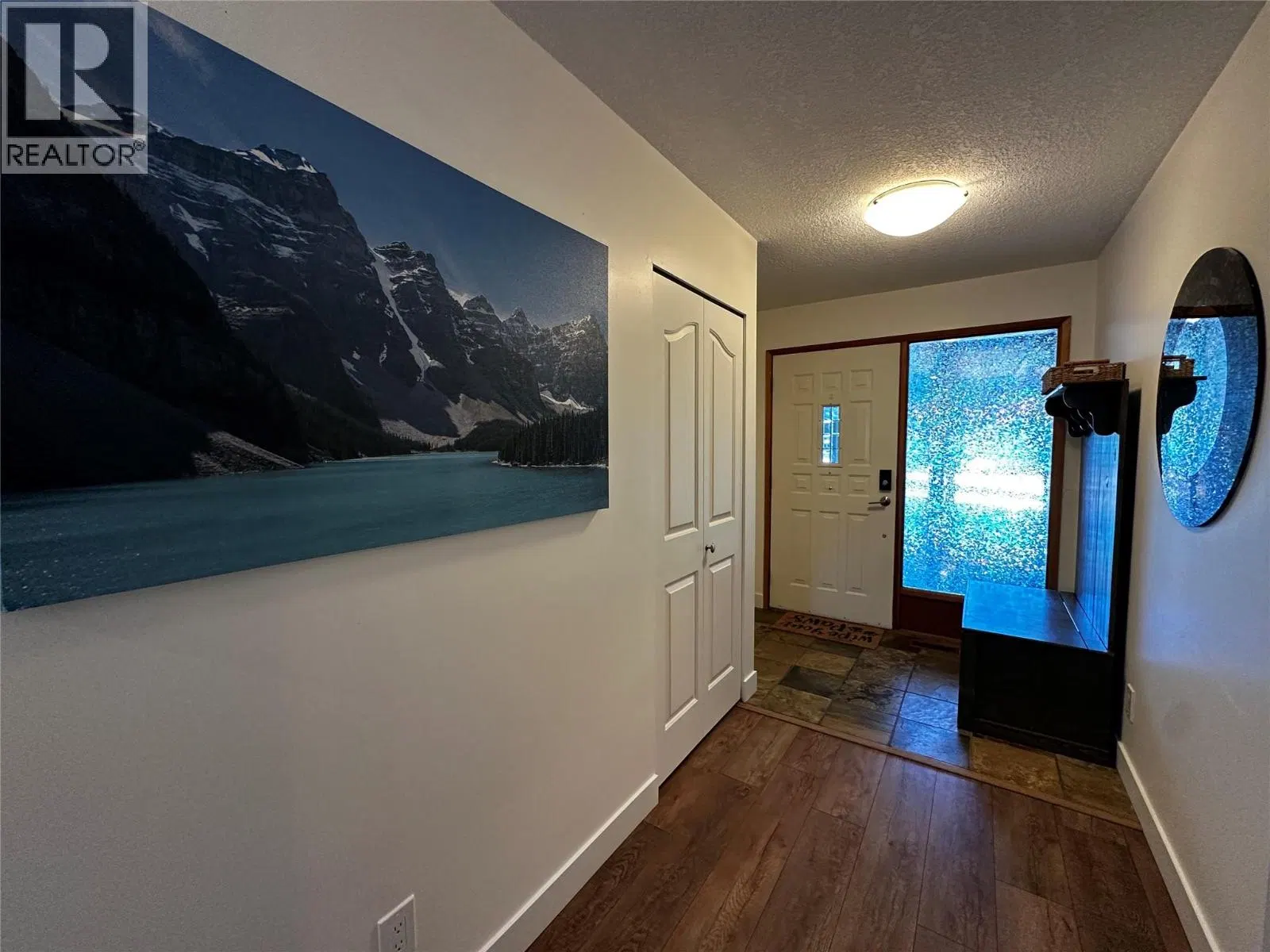 Photo 3 of 63 at 1301 GROSVENOR Place