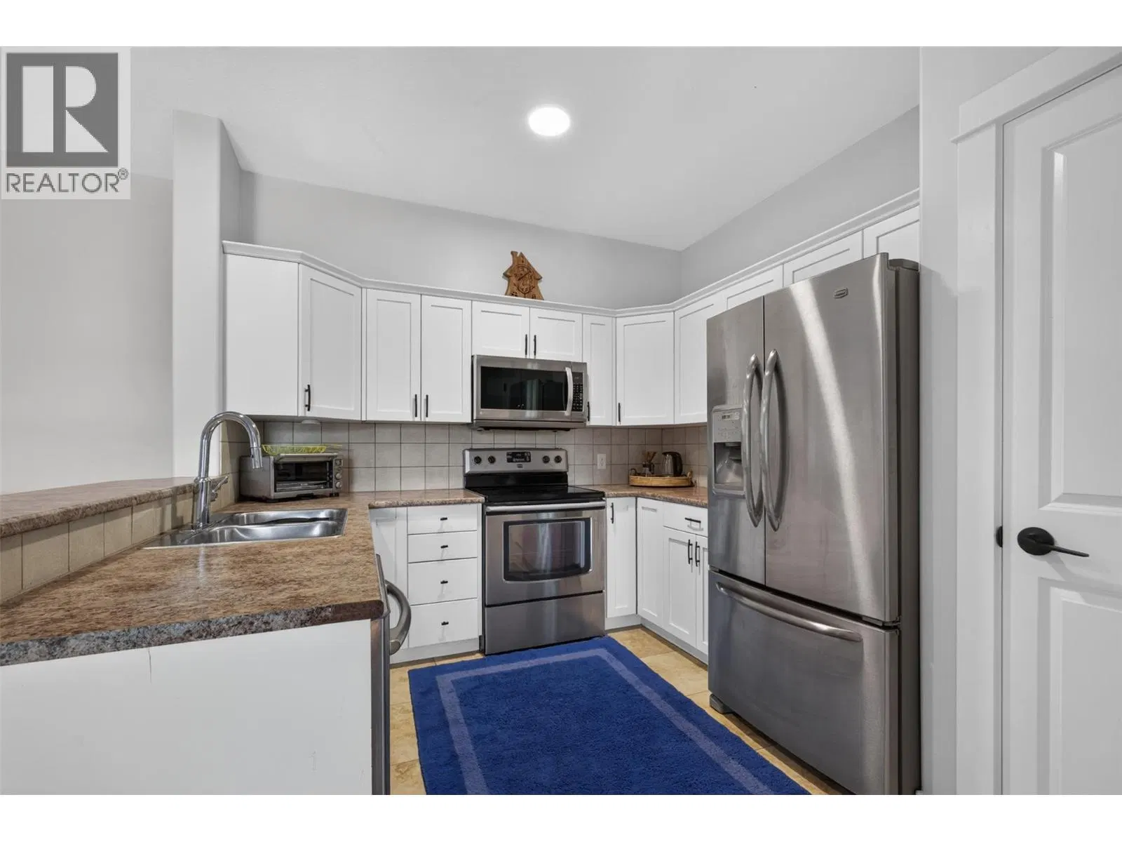 Photo 5 of 36 at #208 – 2551 Shoreline Drive