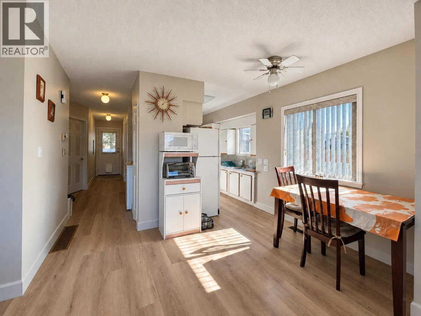Photo 3 of 22 at 2226 POULTON Avenue