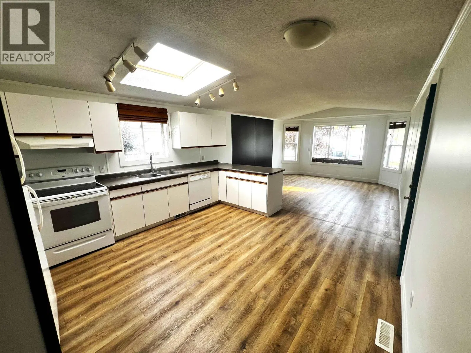 Photo 2 of 18 at #3 – 3278 THIRD Avenue