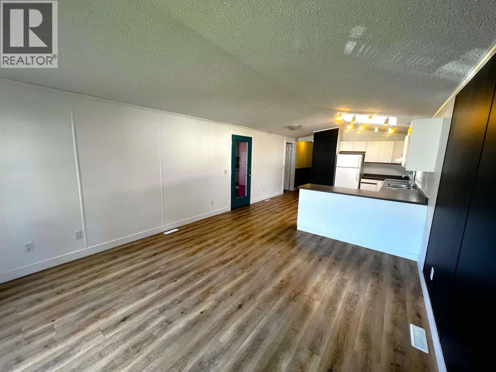 Photo 4 of 18 at #3 – 3278 THIRD Avenue