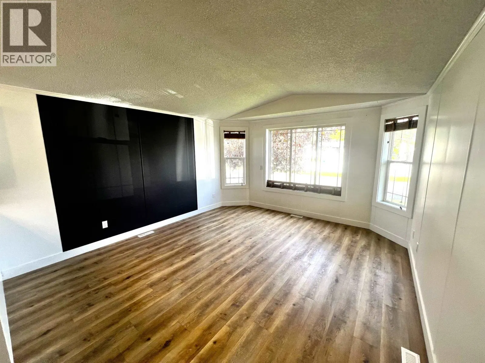 Photo 5 of 18 at #3 – 3278 THIRD Avenue