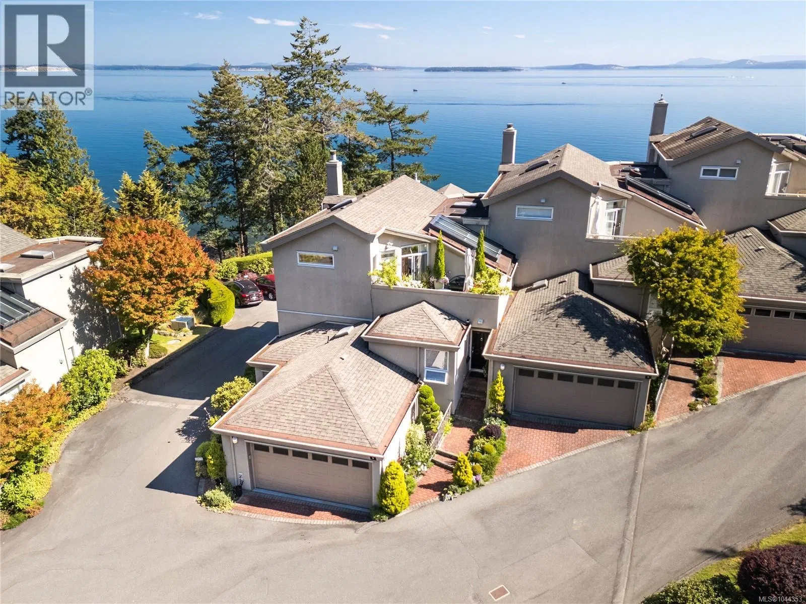 Photo 3 of 41 at #5 – 4771 Cordova Bay Road