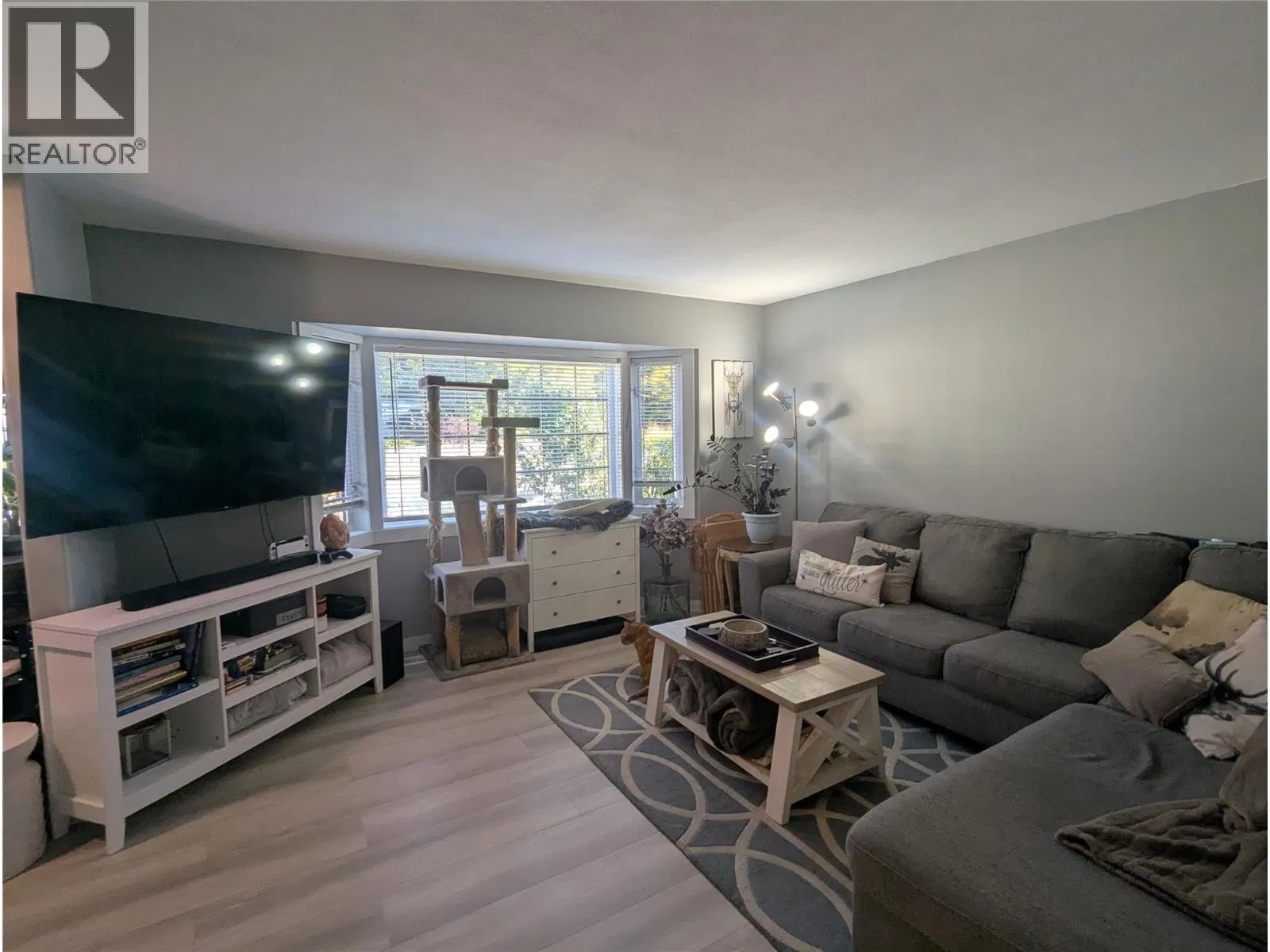 Photo 3 of 36 at 1018 HILLSIDE Avenue
