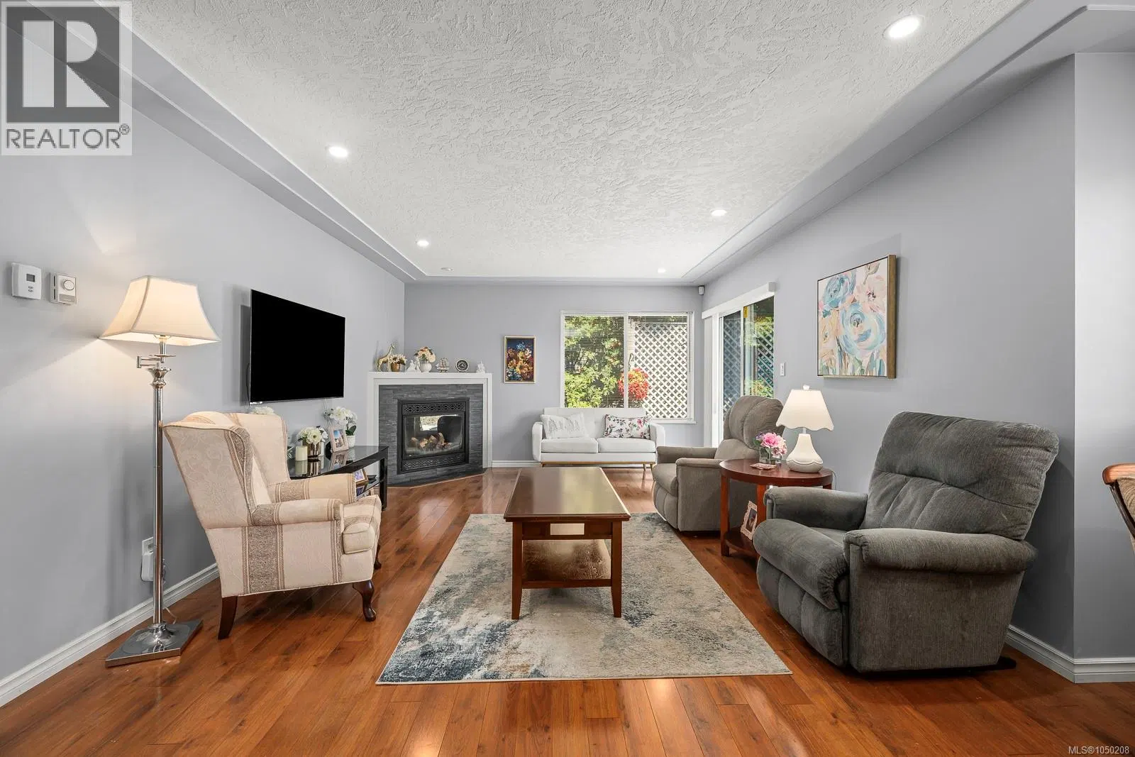 Photo 3 of 46 at #1 – 950 Braidwood Road