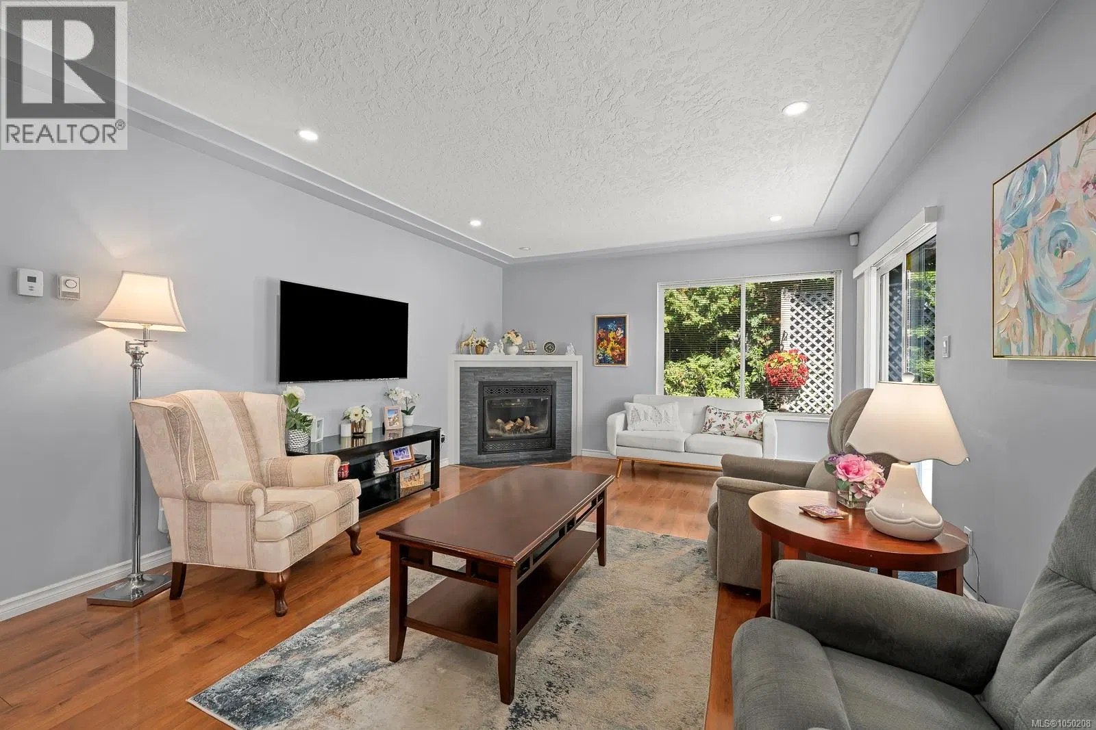 Photo 4 of 46 at #1 – 950 Braidwood Road