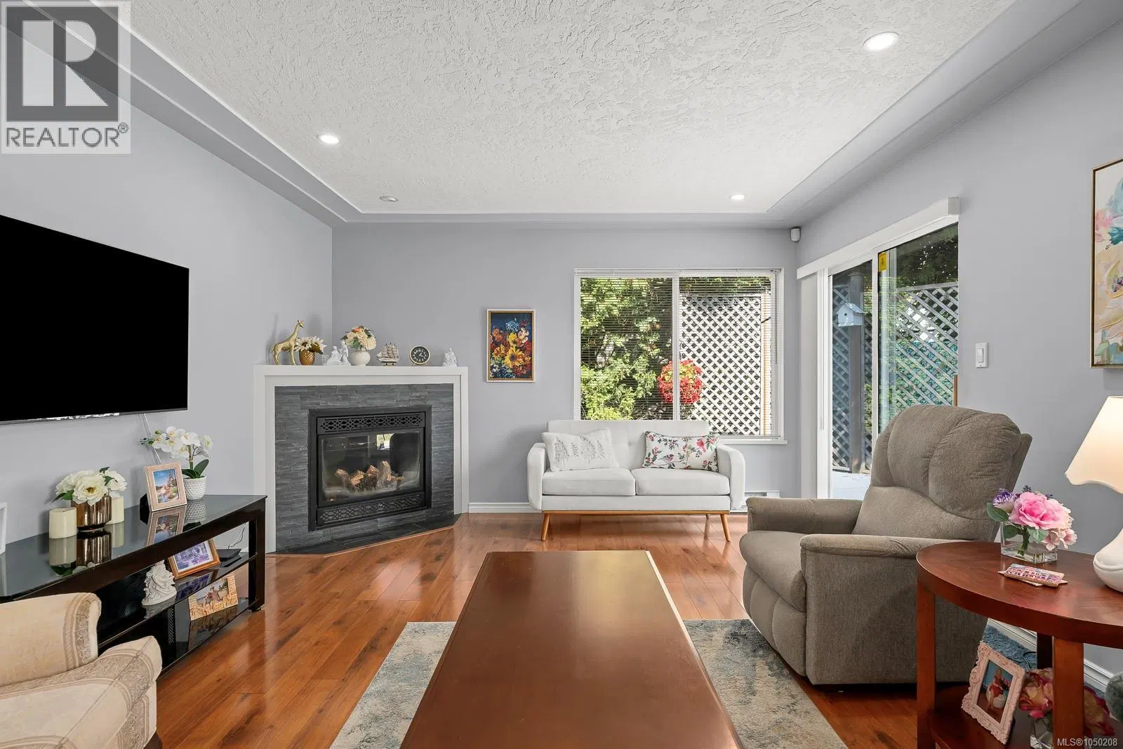 Photo 5 of 46 at #1 – 950 Braidwood Road