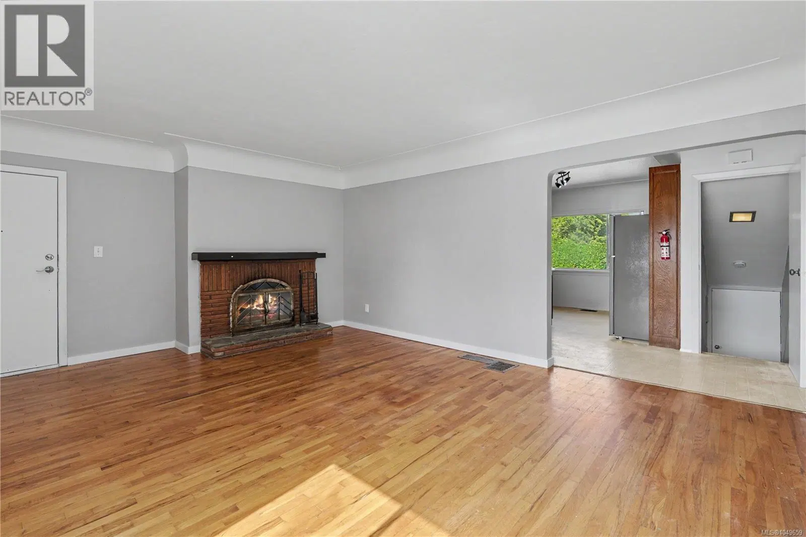 Photo 5 of 45 at 244 Regina Avenue