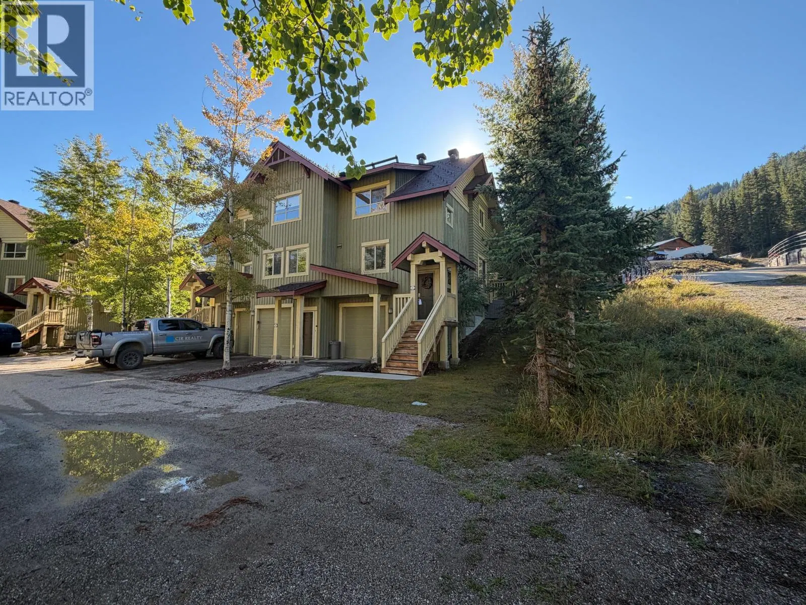 Photo 3 of 30 at #1 – 2025 Greywolf Drive