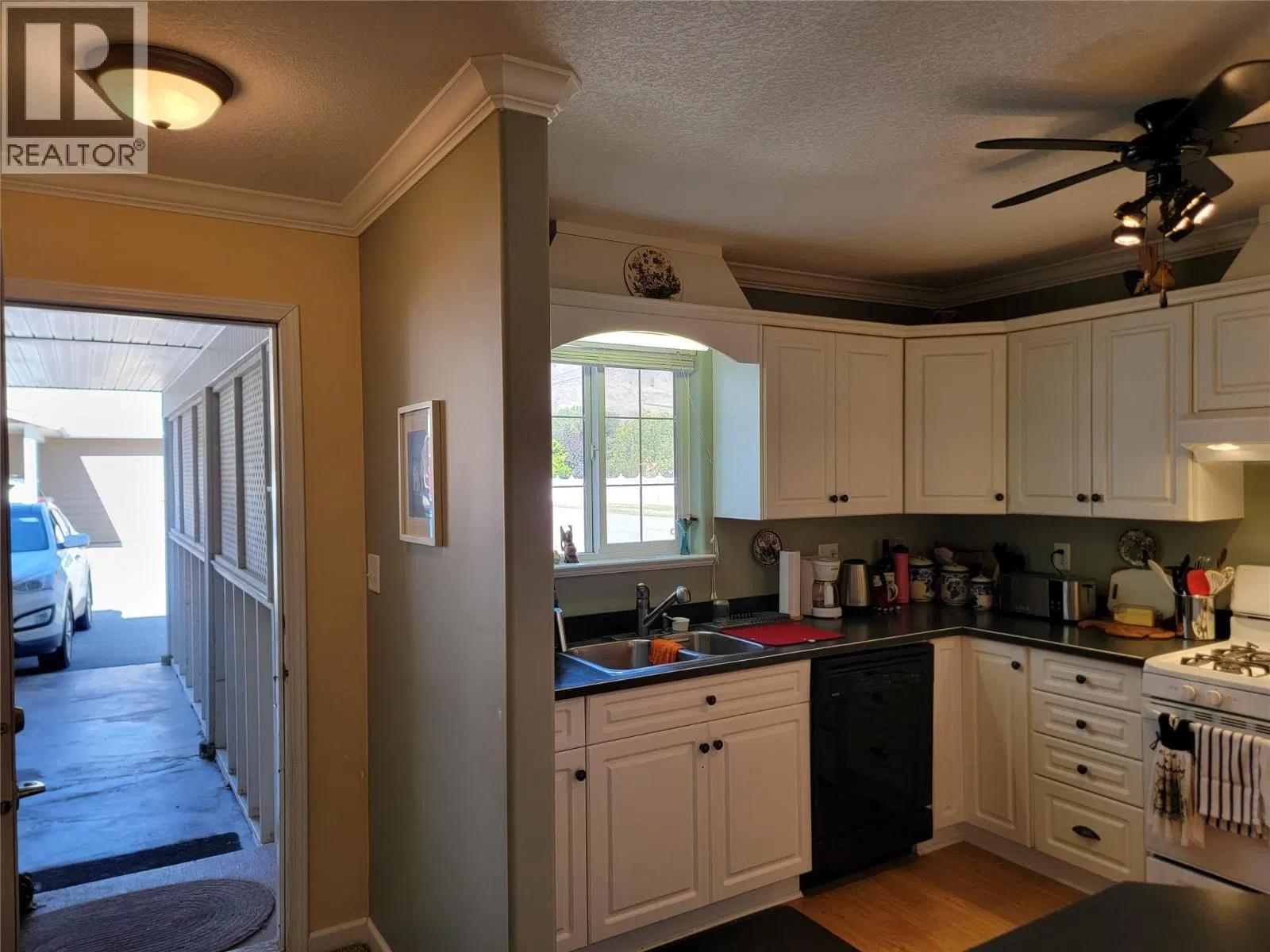 Photo 4 of 38 at #5 – 522 Vansanten Road