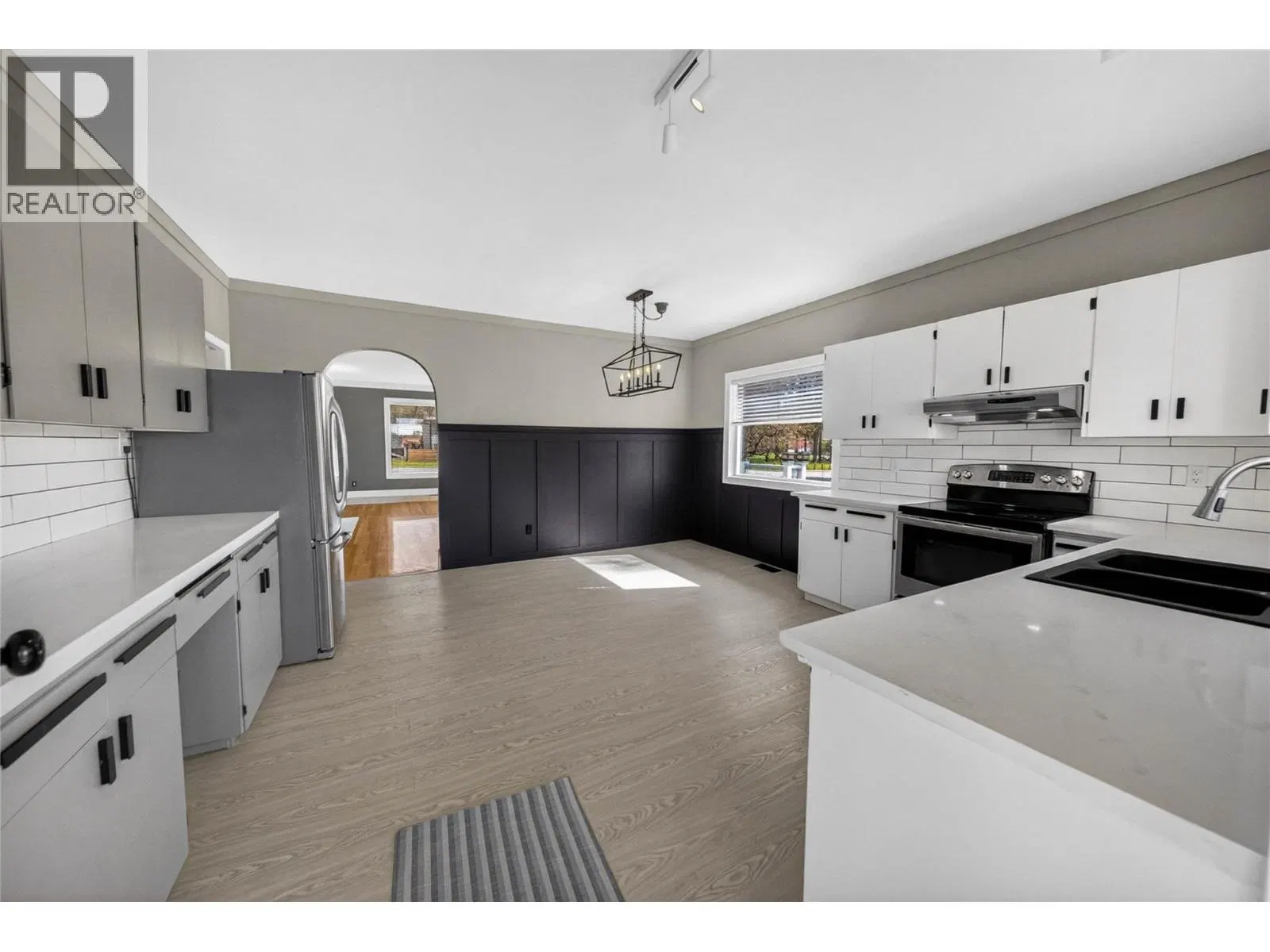 Photo 3 of 54 at 311 307th Avenue