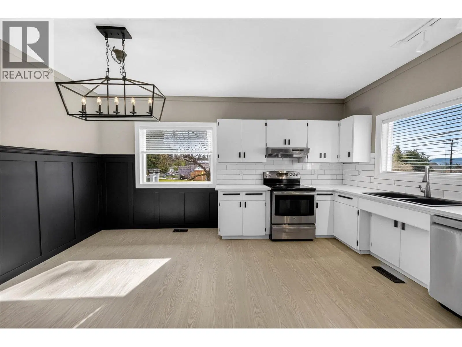 Photo 4 of 54 at 311 307th Avenue